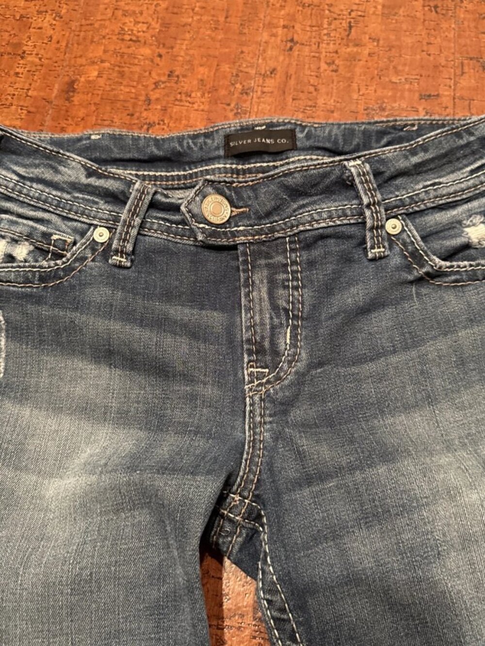 Silver Jeans Women’s 31X33 Tuesday Slim Boot Bootcut Jeans Distressed - Picture 3 of 6